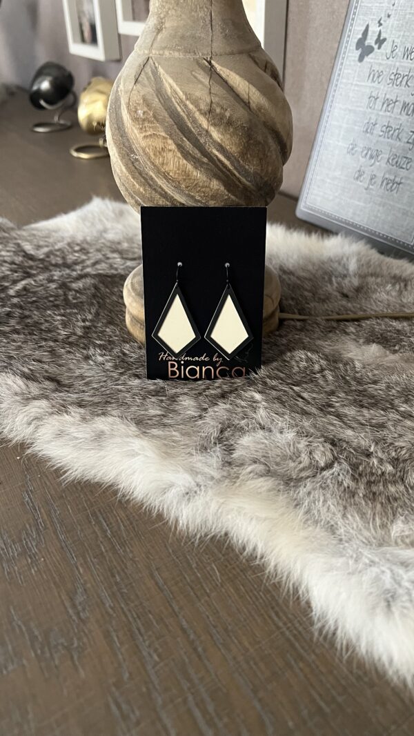 Annemie- Black/Offwhite