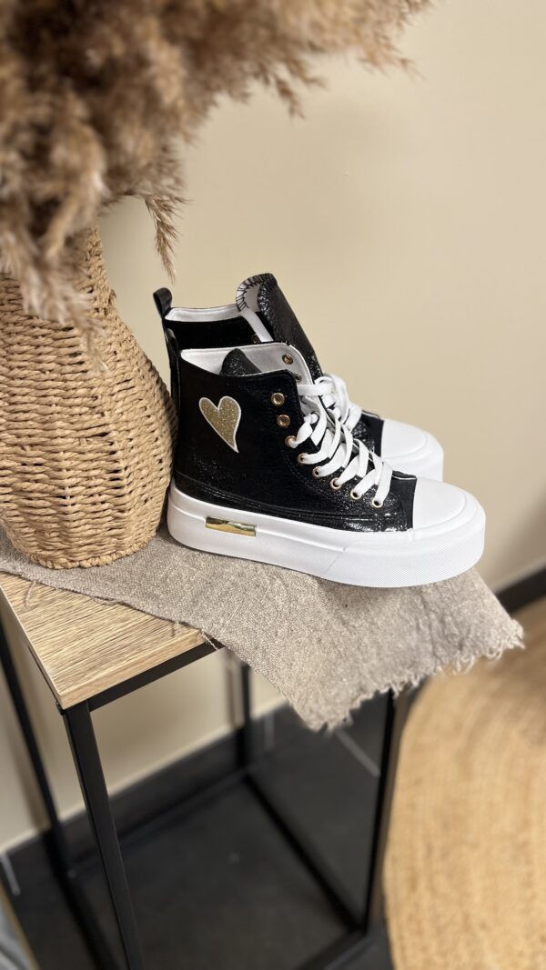 Sneaker Black Heart