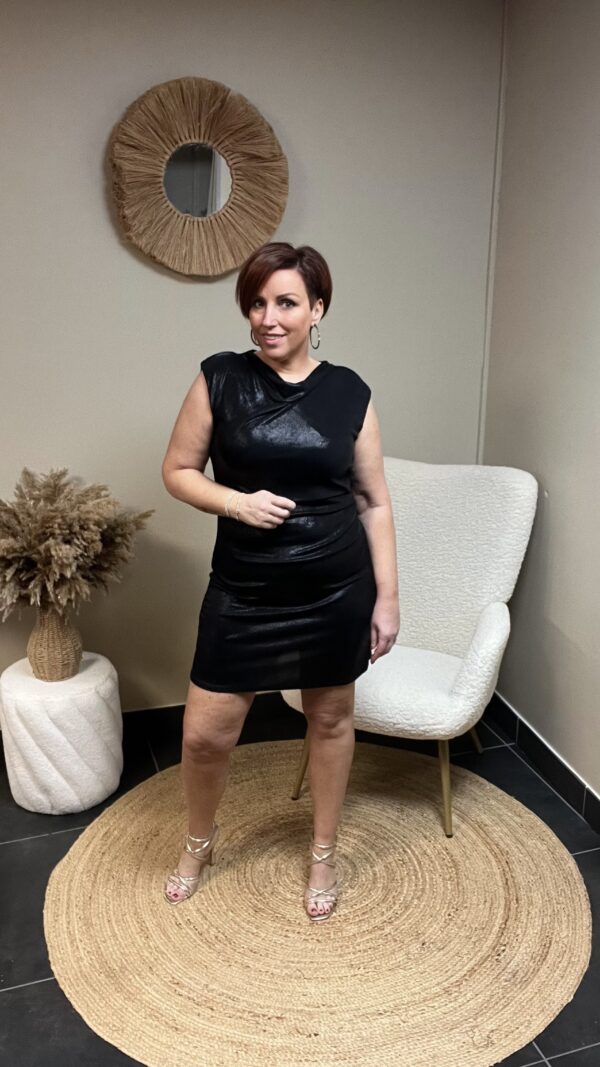 Zwarte jurk met subtiele glans