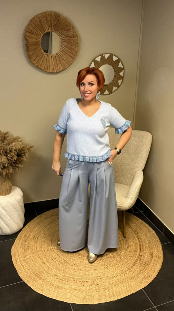 Fijngebreide V-hals pull met ruches – Babyblauw