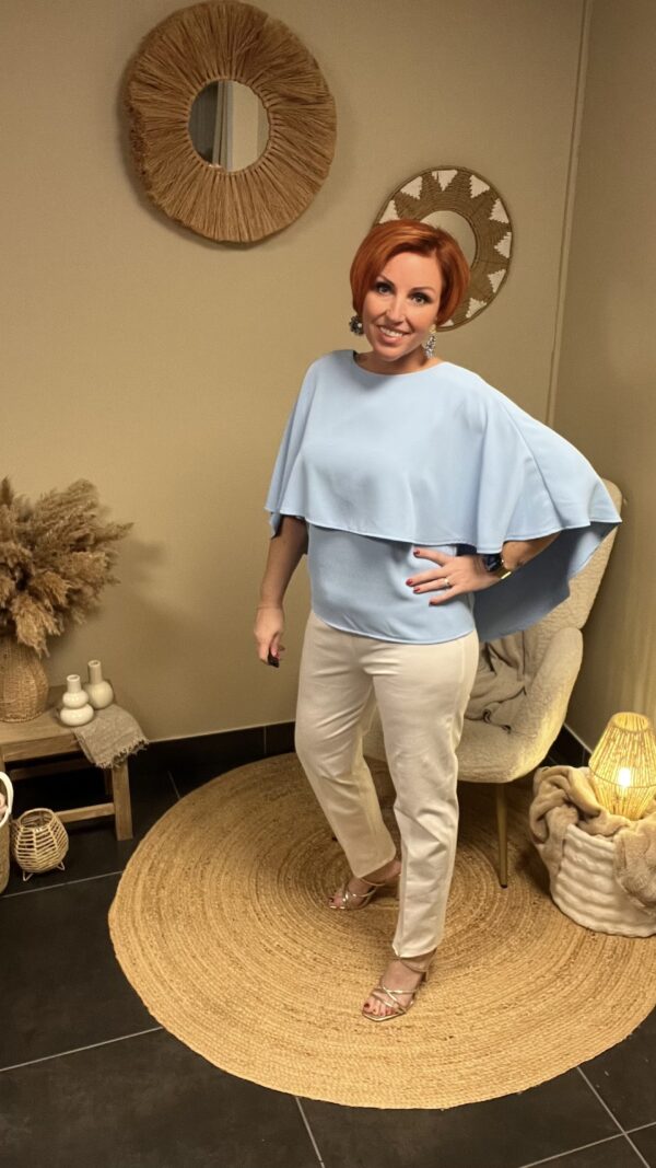 Blouse met Cape-Mouw – Lichtblauw