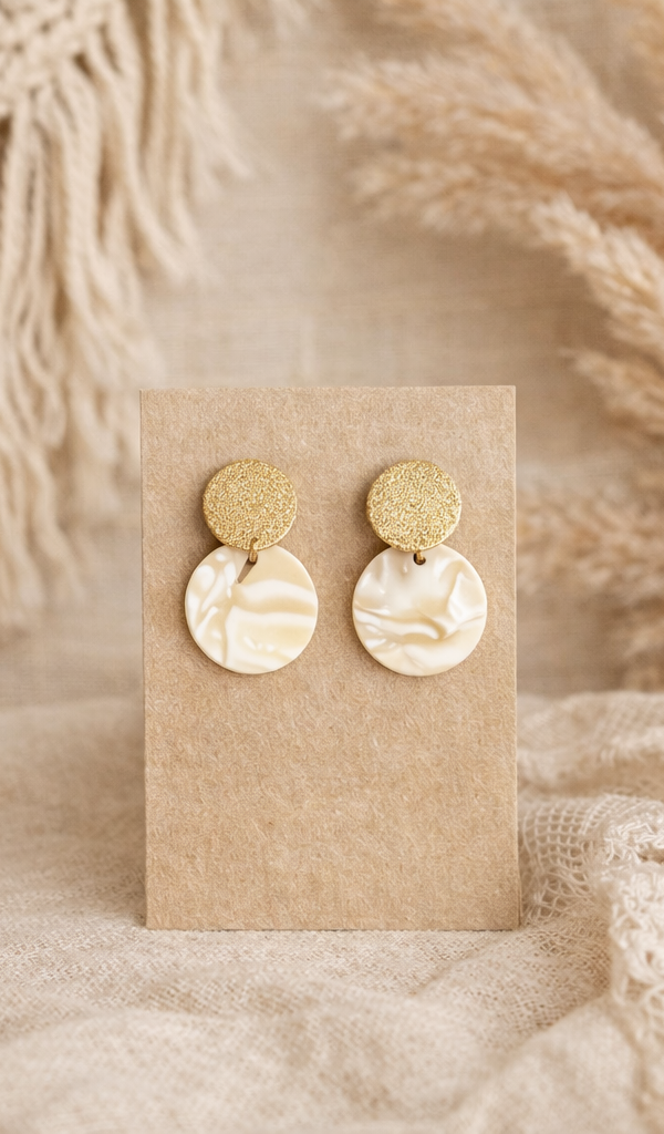 Crème marmerlook oorbellen met goud