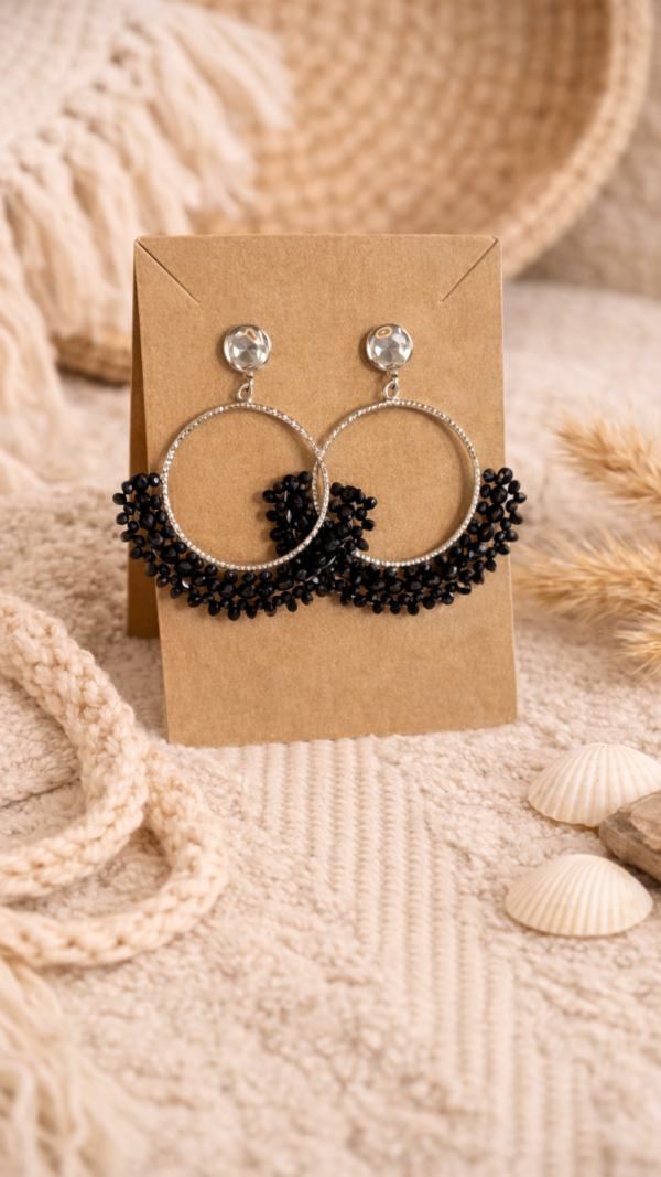 Zilveren oorbellen met zwarte kralen