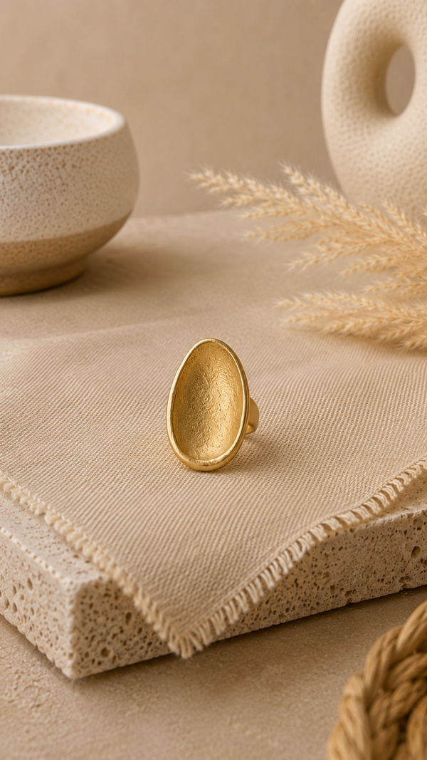 Elise Ring – Goudkleurige Statement Ring