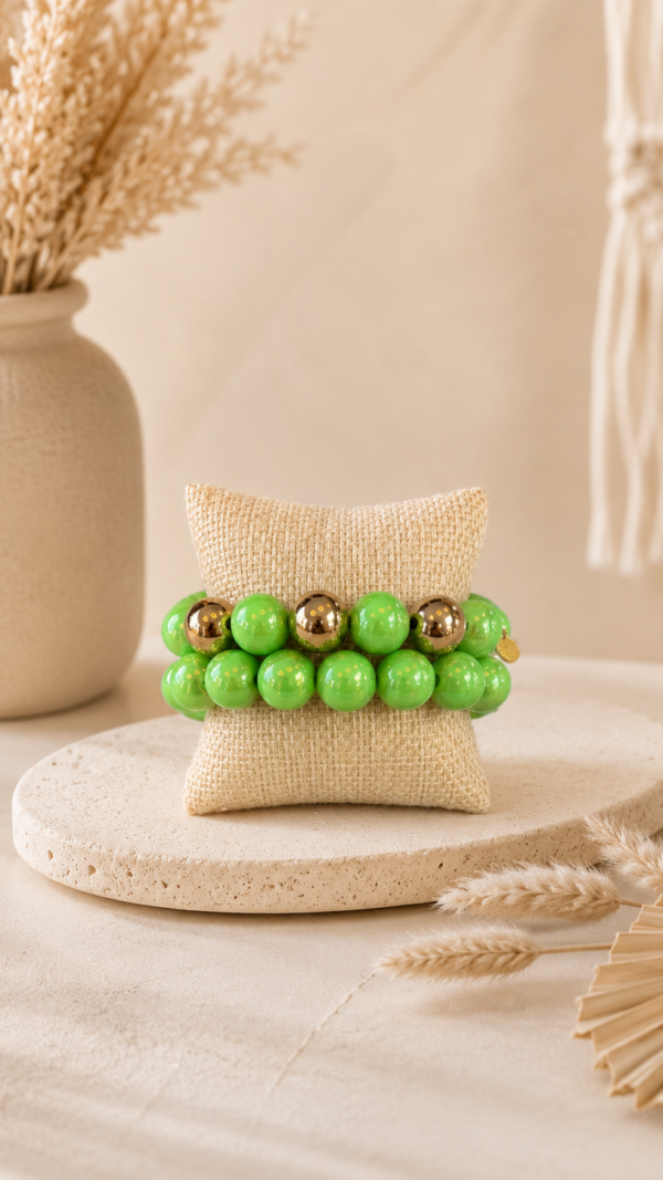 Groene parelarmband met gouden accenten