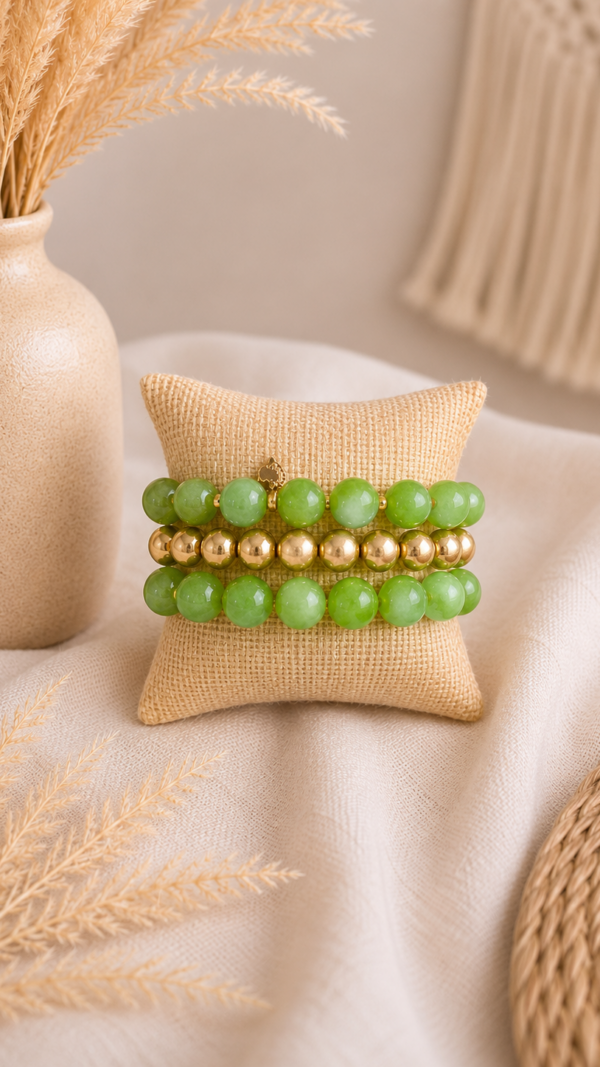 Groene natuursteen armband met gouden accenten
