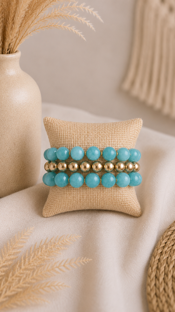 Turquoise natuursteen armband met gouden accenten